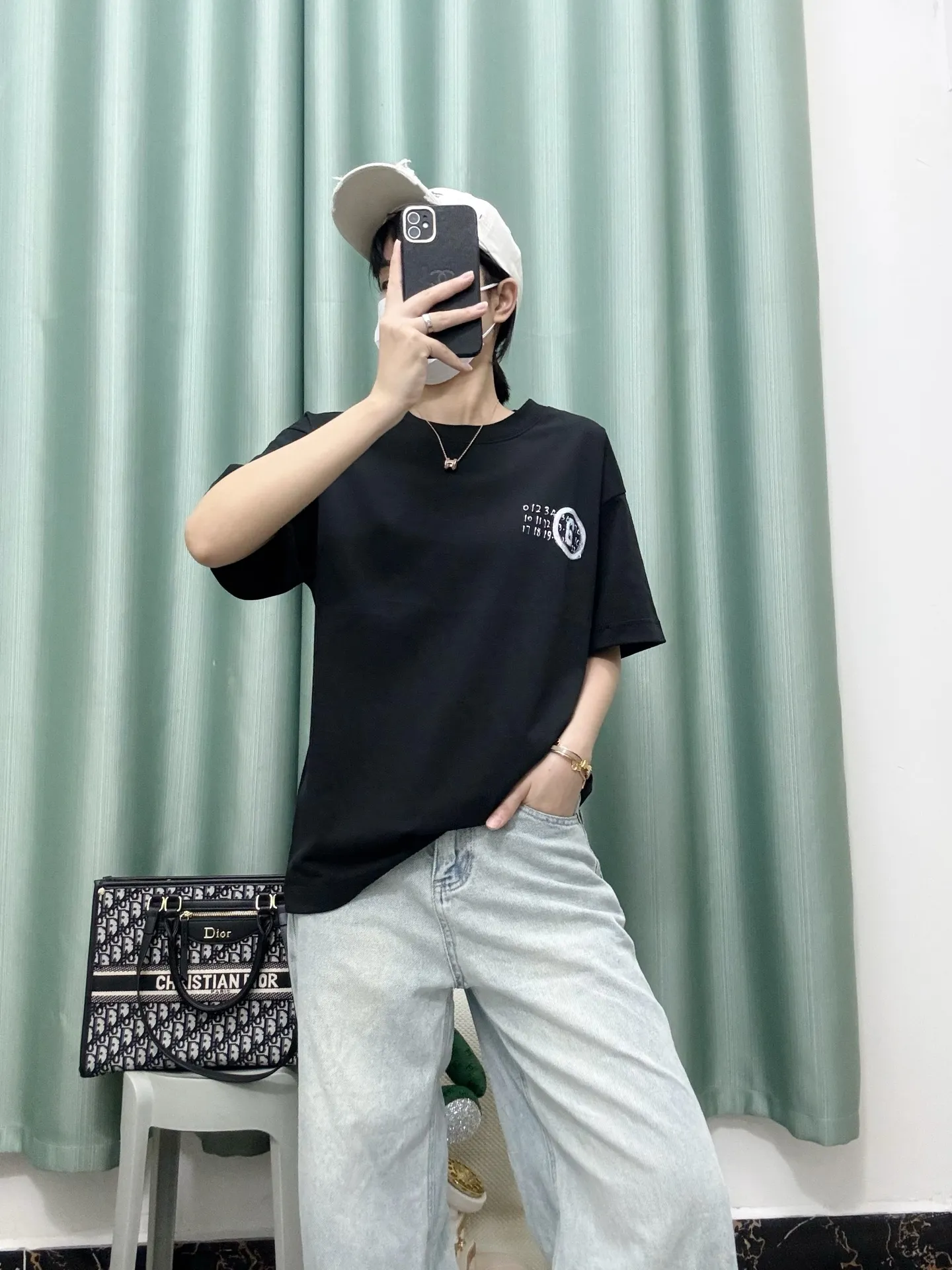Black ， Same Style